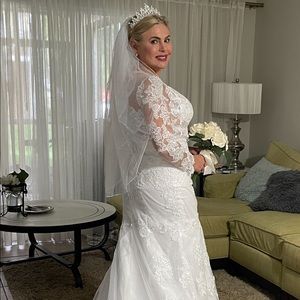 I am selling a wedding dress that I wore only for 4 hours.